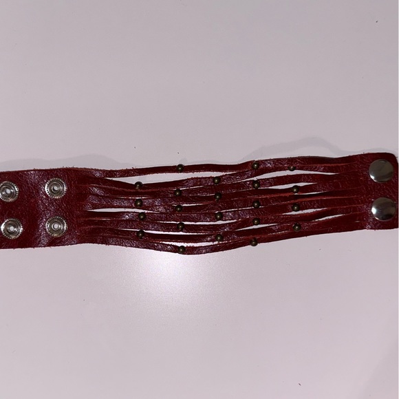 Studded cuff - Picture 2 of 3